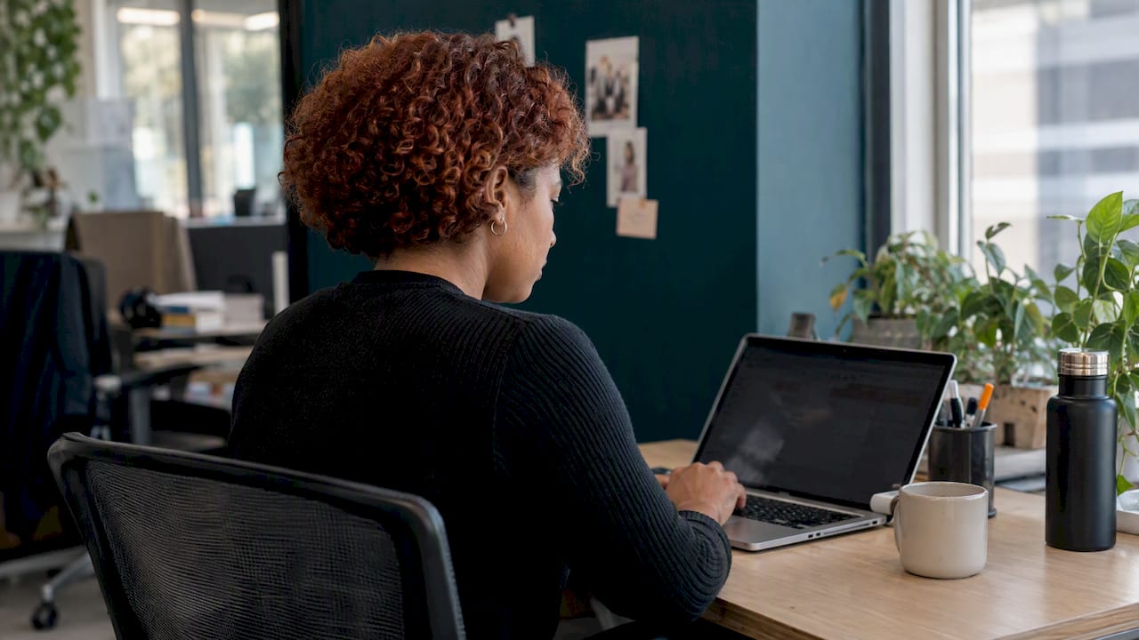 Procurement lead reviewing SaaS renewals